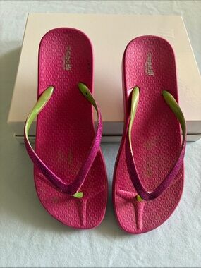Capelli of New York Bright Pink Flip-Flops with Lime Green Accents Size 9